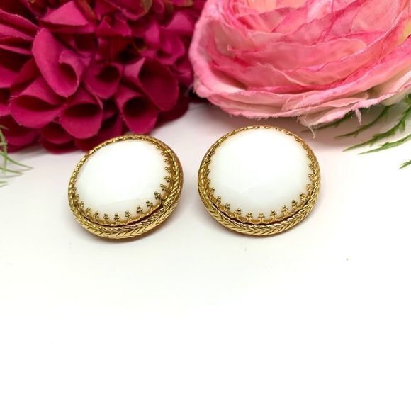 Vintage Jewelry - VINTAGE⚜️ESTATE Milk Glass Faceted Crystal & Gold Filigree Clip Earrings